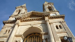 アルベロベッロの中心にある