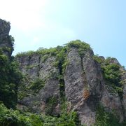 耶馬渓の南東端、巨岩がそびえ立っています