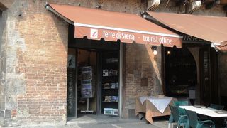 カンポ広場にある案内所