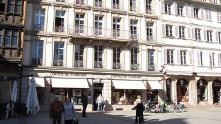 大聖堂のそばにある案内所