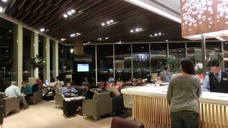 ✈ロンドン・ヒースロー空港　ターミナル４　ゴールデンラウンジ