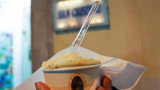 トレビの泉に近い小さなジェラート店