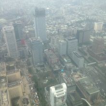 あいにくの雨であまり見れませんでしたが、街を望めます