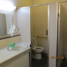 トイレは中に入って右奥