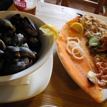 ムール貝白ワイン蒸とシーフードスペシャル