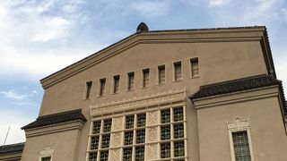 天王寺公園内にある美術館。