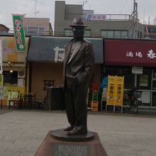 右足をを触りながら１つお願いをすると叶う？