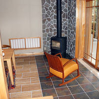 部屋の片隅にある暖炉