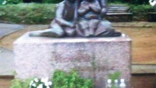 暗い森の中にひっそり