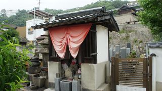 「三つ首様」と呼ばれる珍しい墓