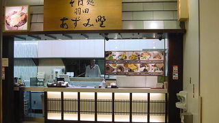 山菜のそばが素朴でおいしい