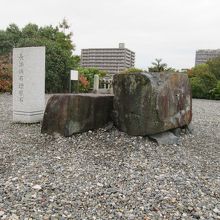 敷地内には”長浜城石垣根石”が保存されていました