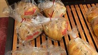 西宮レザンです。このパンは、レーズンをふんだんに使ったパンで、しかも、無添加の製品ですので、おすすめです。