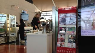 国内線のラウンジにしては豪華です