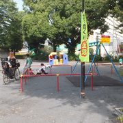 鶴見神社の横にある公園