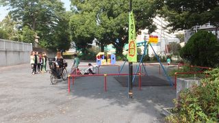 鶴見神社の横にある公園