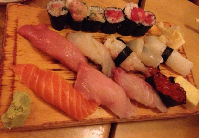 予約不可、並ぶ場合もあり、でもネタが大きく安いお寿司屋さん