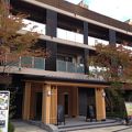 京都の北部にあり、ゆっくりと滞在したいホテルです。