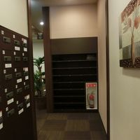 休憩室の入り口にコインロッカーあり。