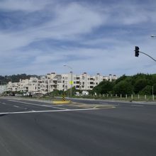 広いビーチの中ごろからゴールデンゲートパークには入れます。