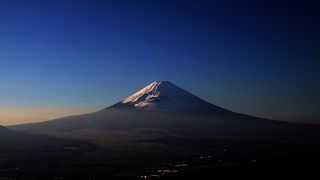 富士山のシルエットを間近で楽しめる