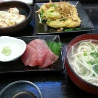 ２日目の夕飯はふ〜ちゃんぷるやお刺身