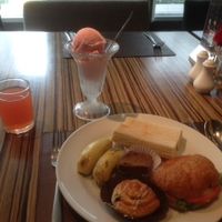 クラブラウンジにて