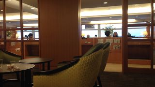 滑走路を眺められる