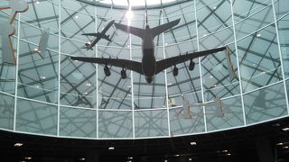 かなり広いです。国内線への乗り換えにひたすら歩きます。