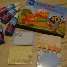 お土産に大好評だったダウニーのシワ取りスプレー（左上）