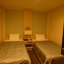 一等客室。シャワーの勢いも◎。