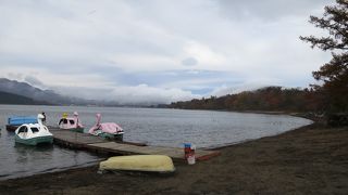 山中湖畔にある紅葉の名所