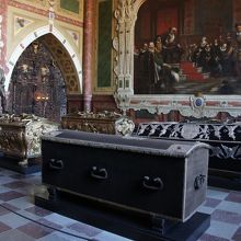 こんな棺がたくさん