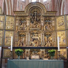 黄金の祭壇。立派！