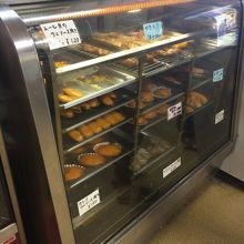 焼き物はすぐ食べるなら皿に乗っけてくれます。