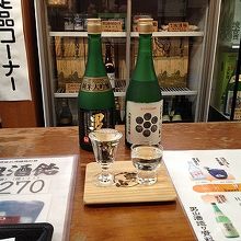 有料のお酒２種。どっちも美味しい！でもおススメは左側の大吟醸