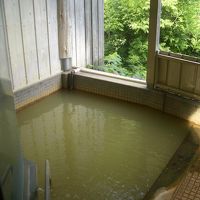 露天は２、３人が入れそうなスペース