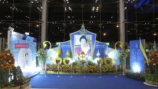 王妃様の写真が飾られていました