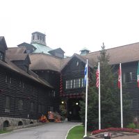 アメリカ杉　一万本が使われているそうです。