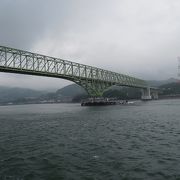 フェリーから望む大島大橋