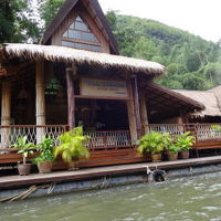 レセプション。船はここに着きます。