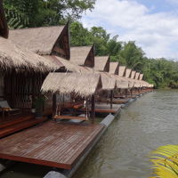 川に面したベランダ。