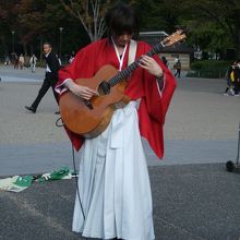 あちこちで、ストリートパフォーマンスも見られます