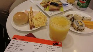 初めてのラウンジ