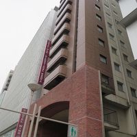 ホテル外観（細長い）