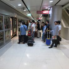 スワプンナーム空港駅