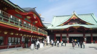 神田明神の正式名は神田神社です　御商売の神様として多くの方が祈願に訪れます