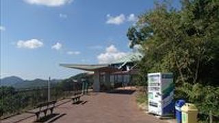 展望台もあって、神戸の街を一望できます。ポートタワーや神戸港まで。