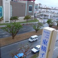 窓からの景色　前はDFS　その先がゆいレールおもろまち駅
