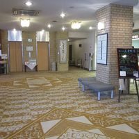 明るいロビー。お土産も販売されてます。